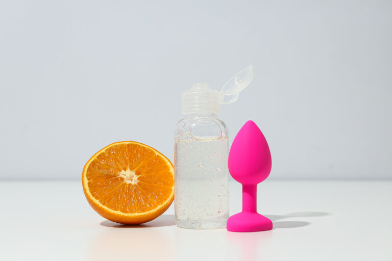 Read more about the article Lubrykanty – dlaczego to must-have w każdej sypialni?